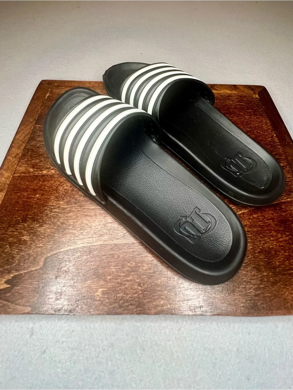 OT Black & White Striped Slide Sandals Casual Slip-On Shoes Men's Size S 7-8